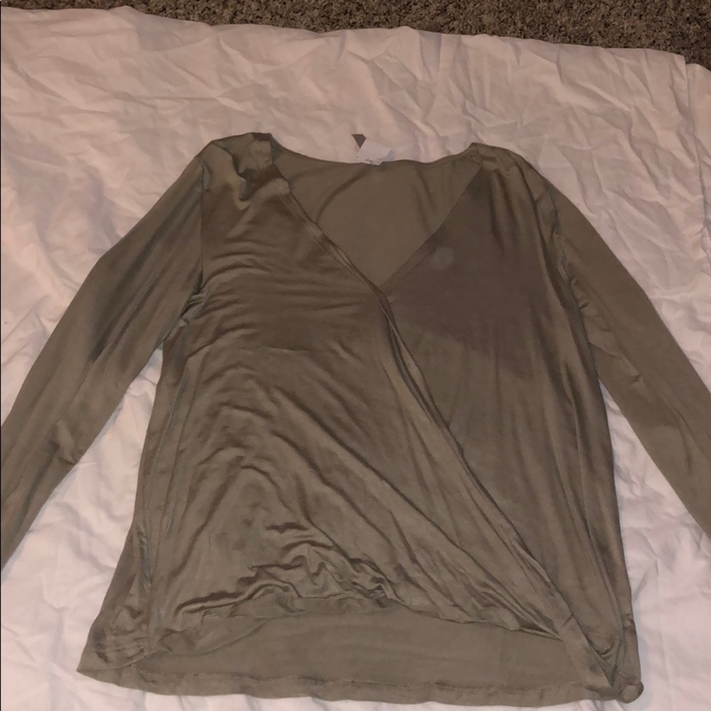 Glitz V-Neck Cross Shirt